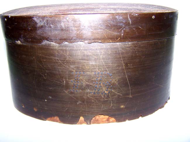 A 19th century  '6 Finger' ANTIQUE Baleen Oval 'DITTY' Box circa 1840 — image 2